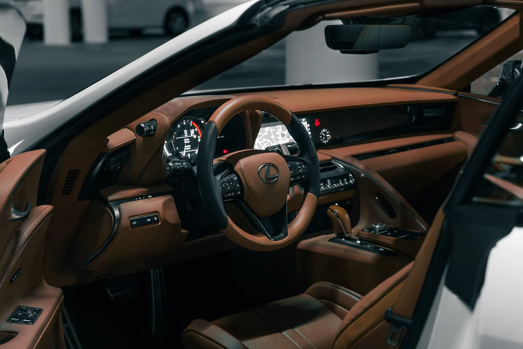 Palubní deska Lexus LC 500 v koňakové kůži